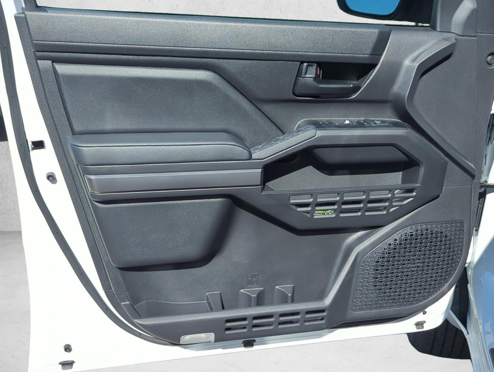 2026 Toyota Tacoma 2WD 2WD SR5 Double Cab 5' Bed AT (SE)