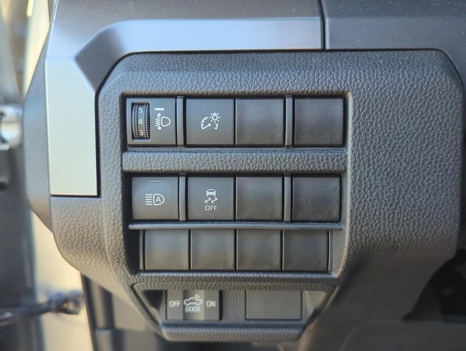 2024 Toyota Tacoma 2WD 2WD SR5 Double Cab 5' Bed AT (SE)