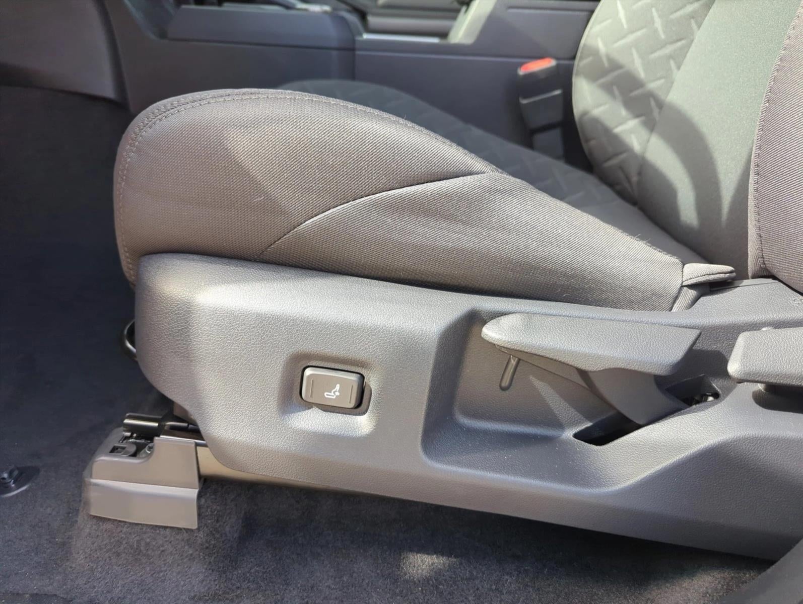 2026 Toyota Tacoma 2WD 2WD SR5 Double Cab 5' Bed AT (SE)
