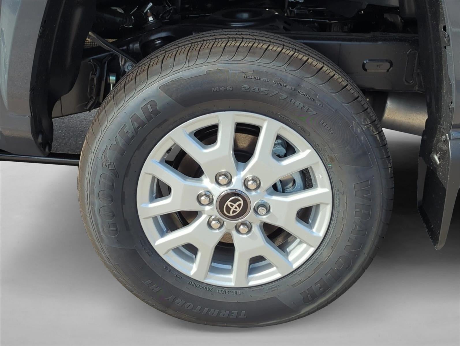 2026 Toyota Tacoma 2WD 2WD SR5 Double Cab 5' Bed AT (SE)