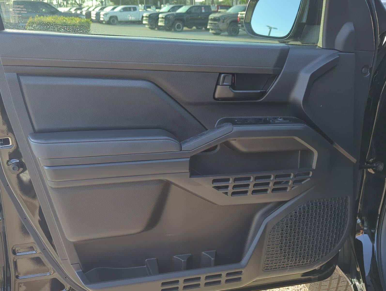 2025 Toyota Tacoma 2WD 2WD SR Double Cab 5' Bed AT (GS)