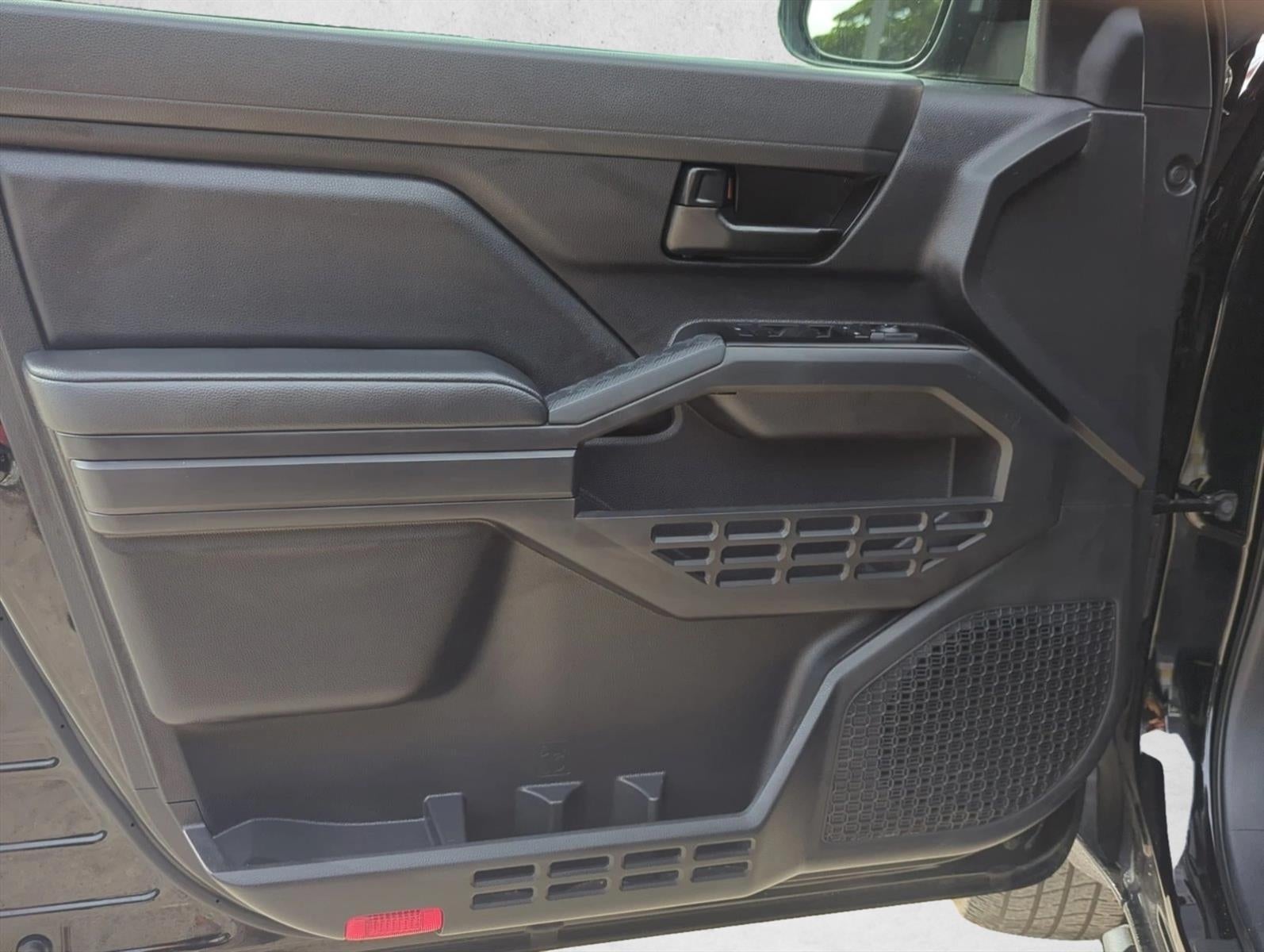 2025 Toyota Tacoma 2WD 2WD SR Double Cab 5' Bed AT (GS)
