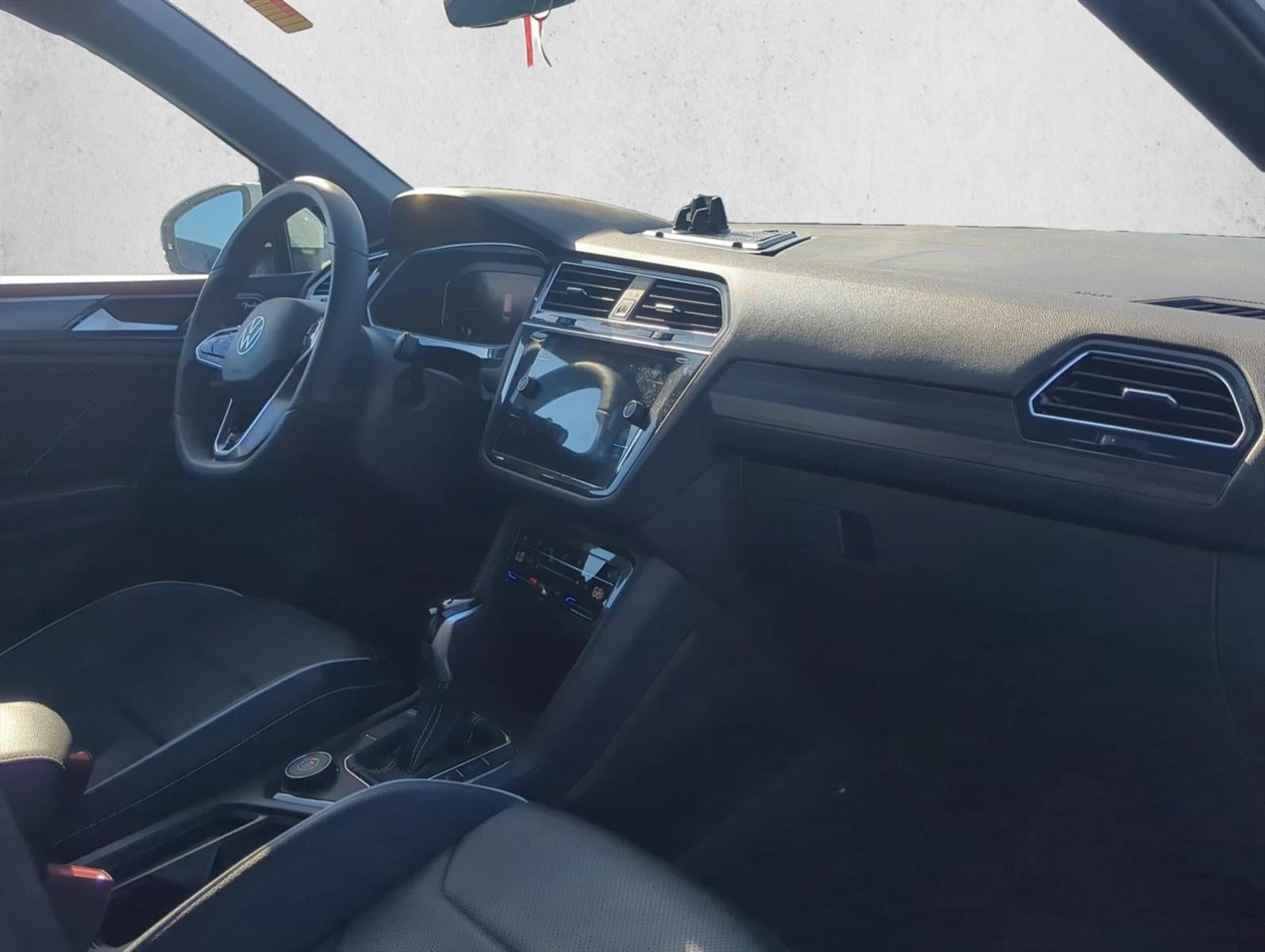 2022 Volkswagen Tiguan 2.0T SEL R-Line 4MOTION