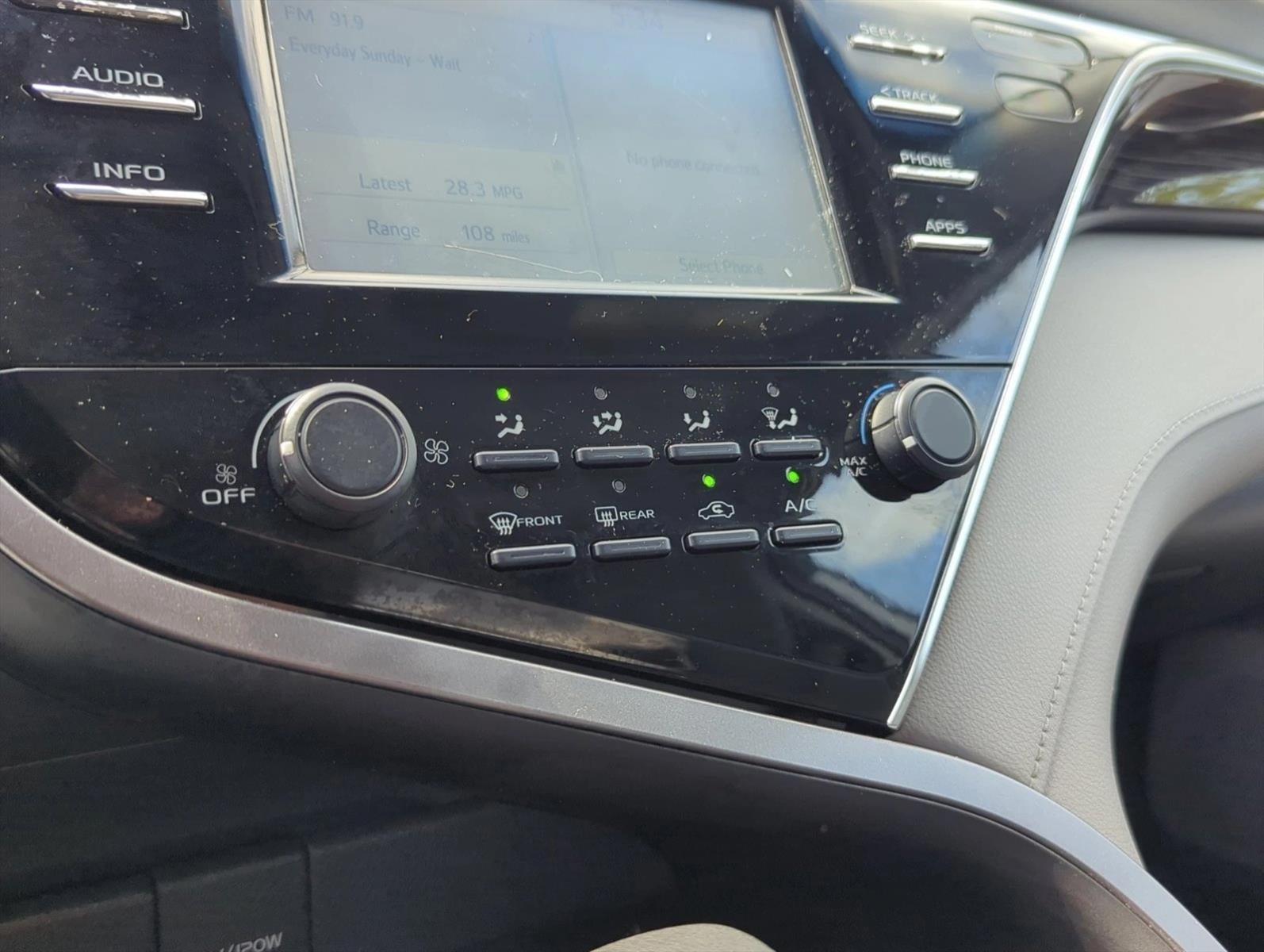 2018 Toyota Camry LE Auto (SE)