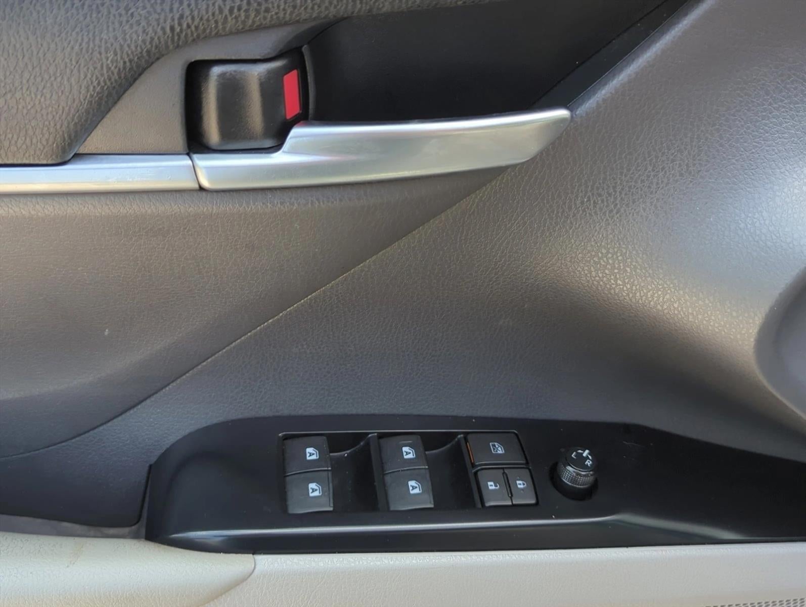 2018 Toyota Camry LE Auto (SE)