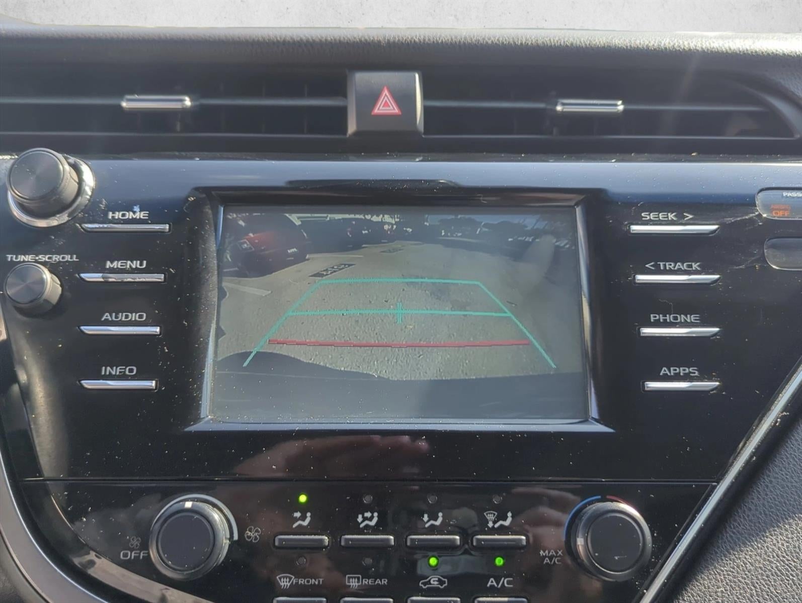 2018 Toyota Camry LE Auto (SE)