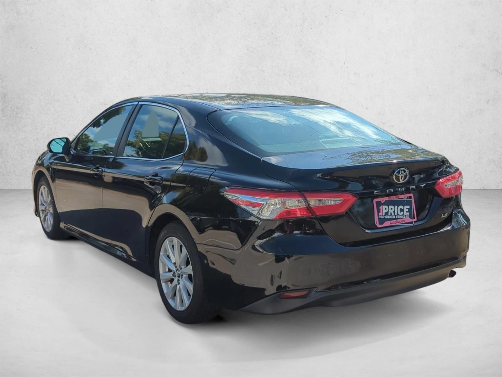 2018 Toyota Camry LE Auto (SE)
