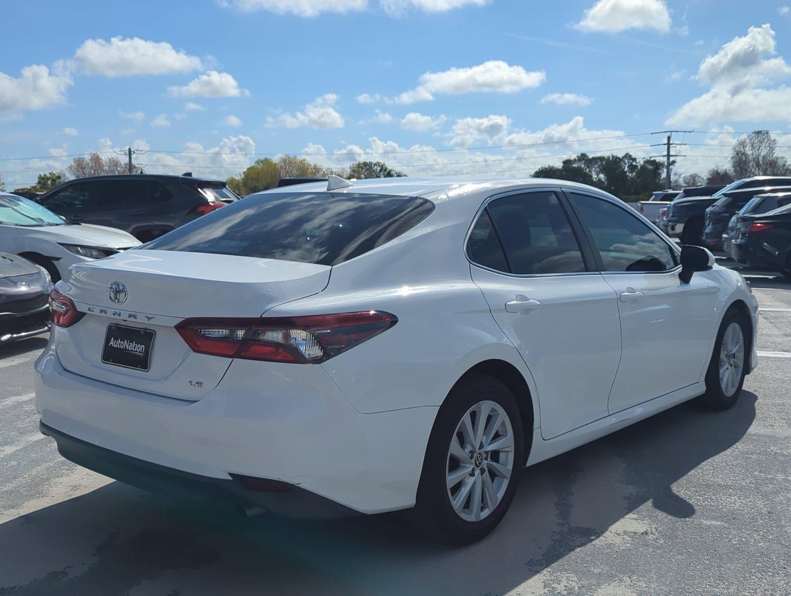 2022 Toyota Camry LE Auto (SE)