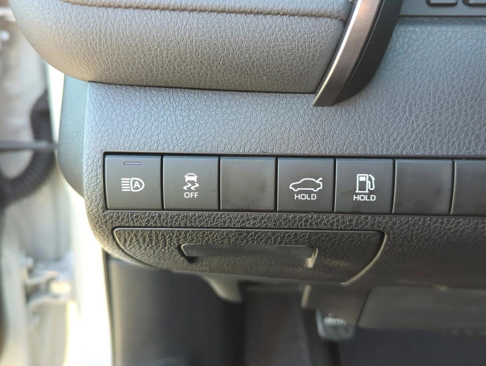 2024 Toyota Camry LE Auto (SE)