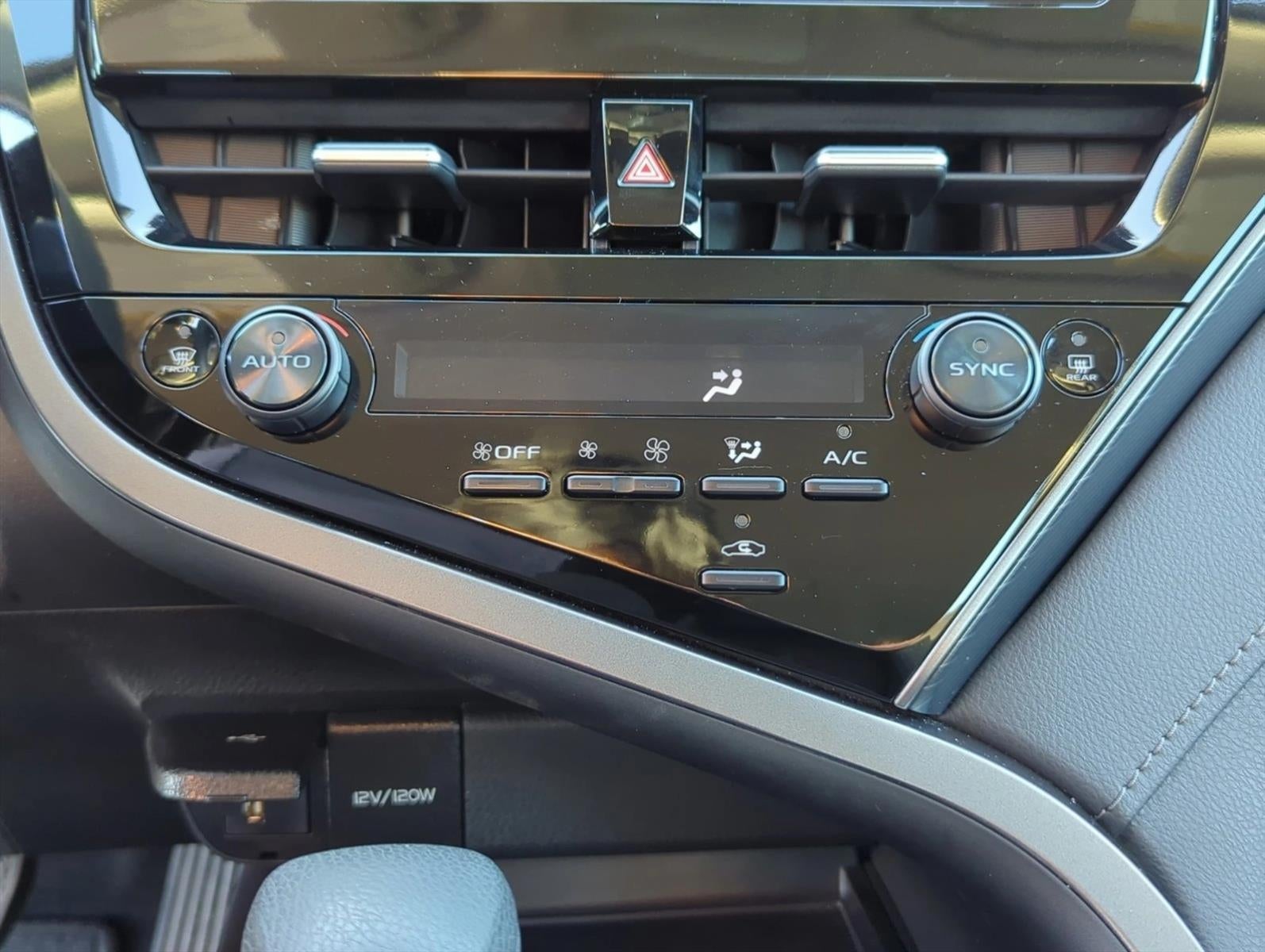 2024 Toyota Camry LE Auto (SE)