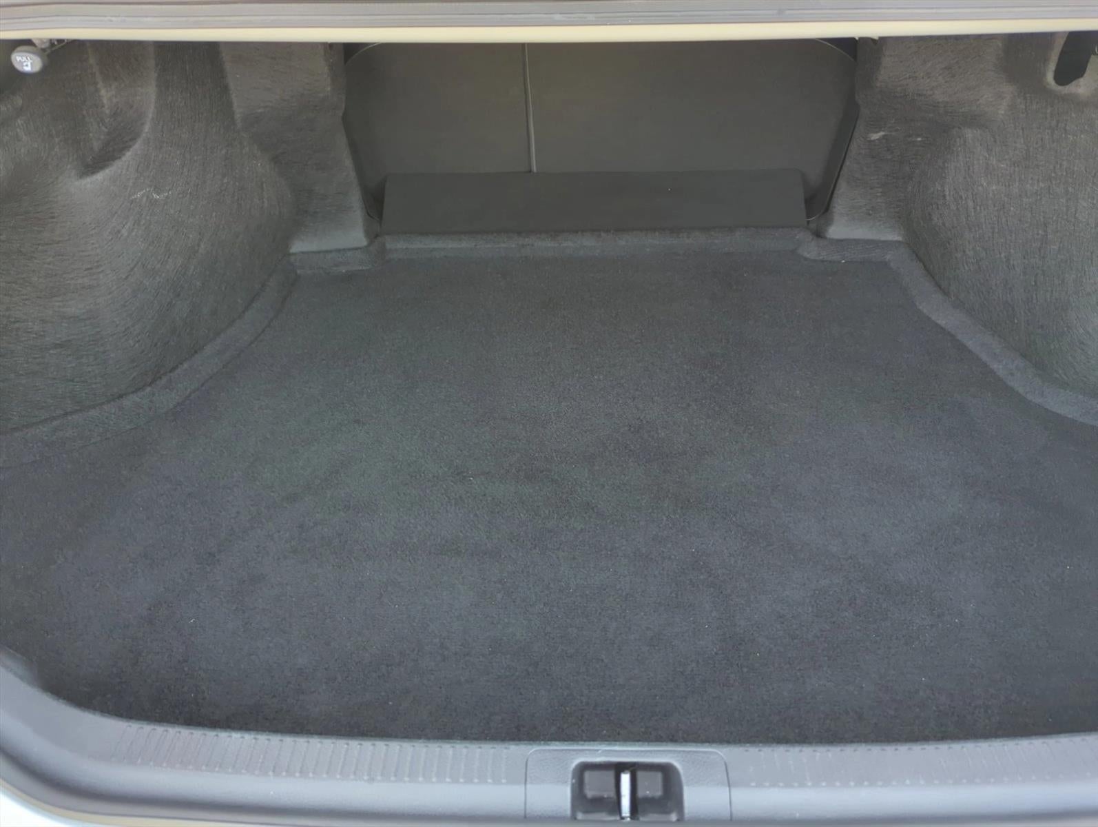 2024 Toyota Camry LE Auto (SE)