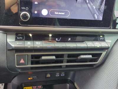 2025 Toyota Camry SE (Natl)