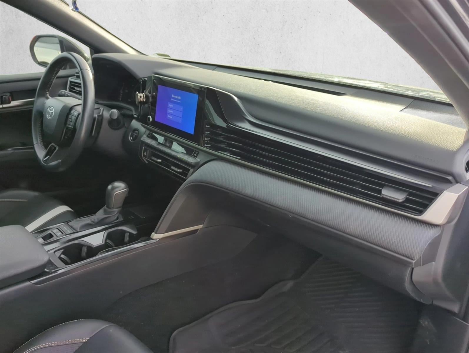 2025 Toyota Camry SE (Natl)