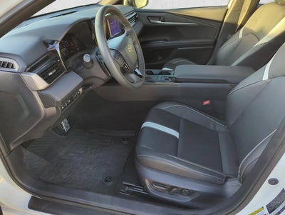 2025 Toyota Camry SE (Natl)
