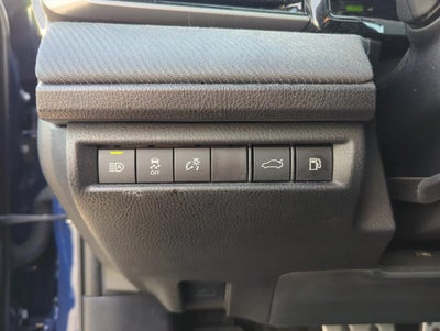 2025 Toyota Camry SE (Natl)