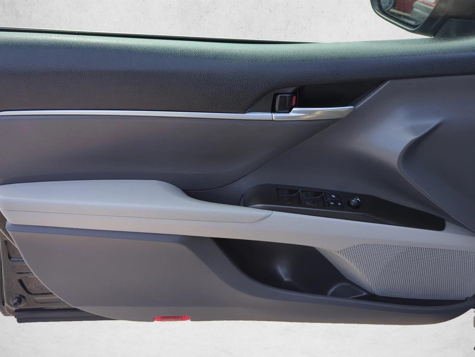 2022 Toyota Camry SE Auto (SE)