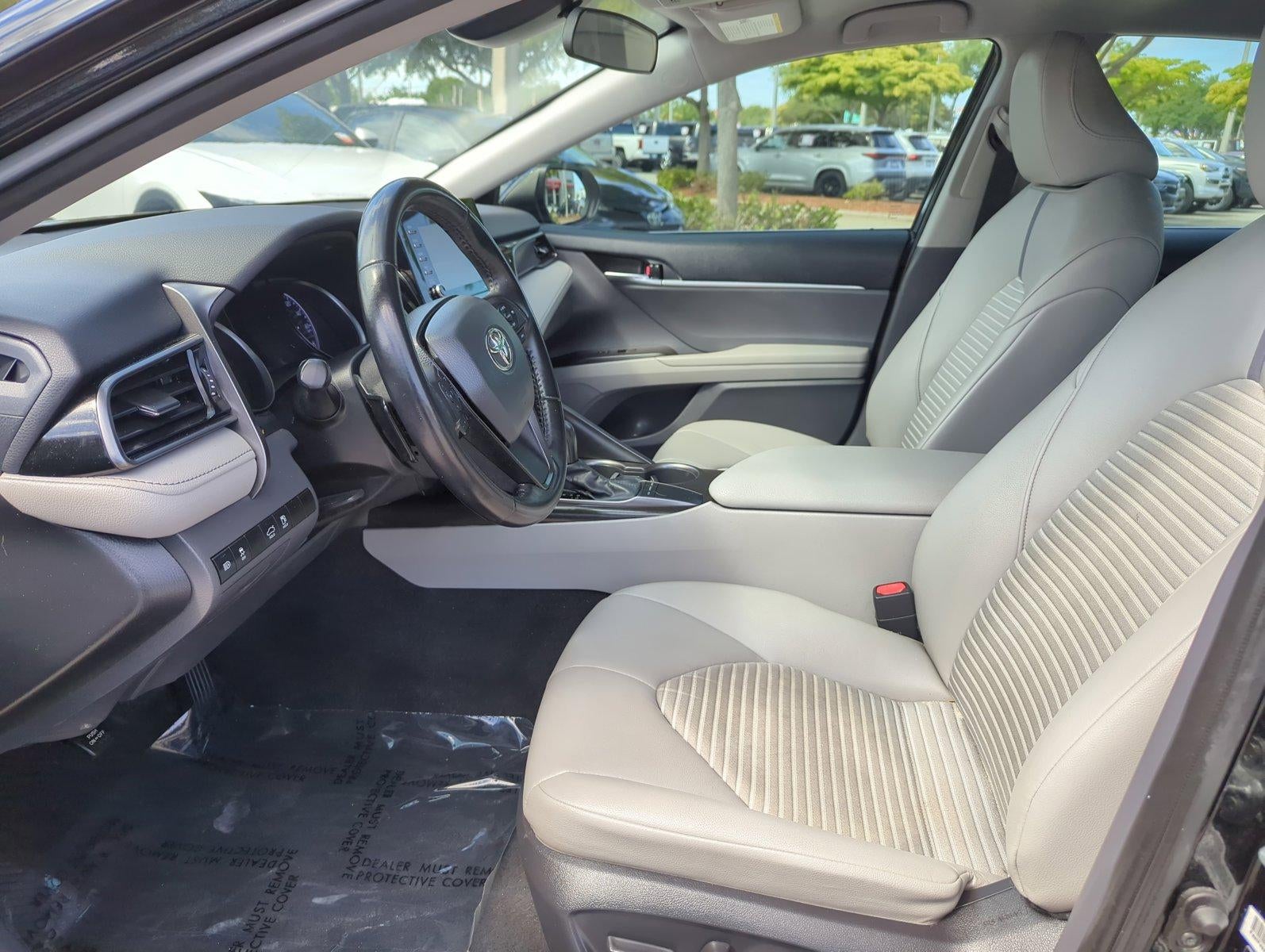 2022 Toyota Camry SE Auto (SE)