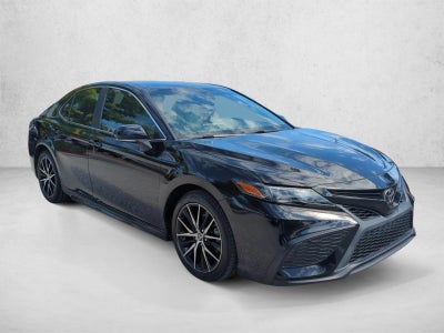 2022 Toyota Camry SE Auto (SE)
