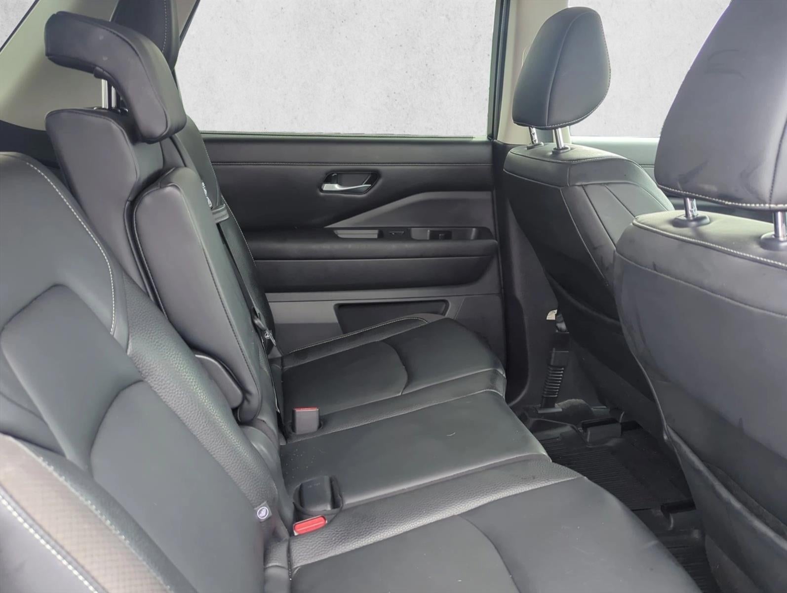 2022 Nissan Pathfinder SL 2WD