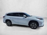 2022 Toyota Highlander XLE FWD (Natl)