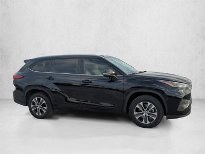 2023 Toyota Highlander XLE FWD (Natl)