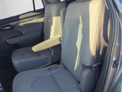 2023 Toyota Highlander Platinum FWD (Natl)