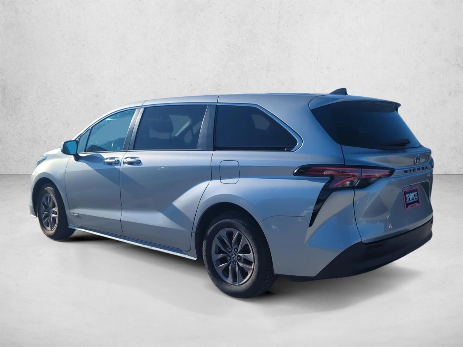 2021 Toyota Sienna LE FWD 8-Passenger (Natl)