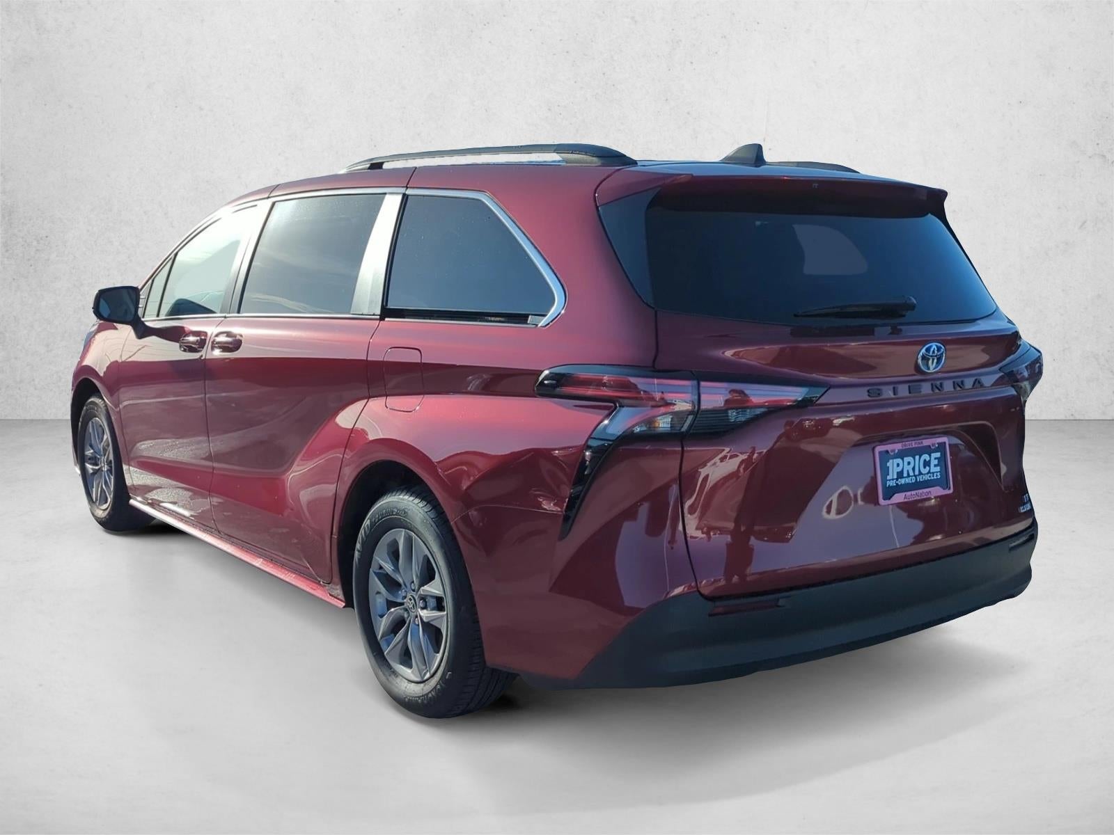 2022 Toyota Sienna LE FWD 8-Passenger (Natl)