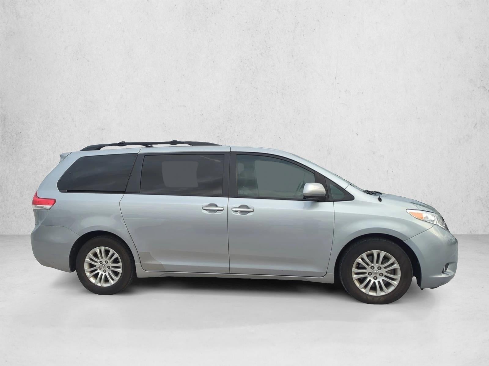 2013 Toyota Sienna 5dr 8-Pass Van V6 XLE FWD (Natl)