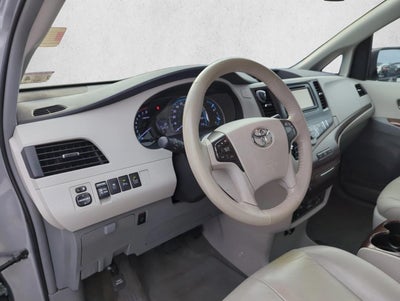 2013 Toyota Sienna 5dr 8-Pass Van V6 XLE FWD (Natl)