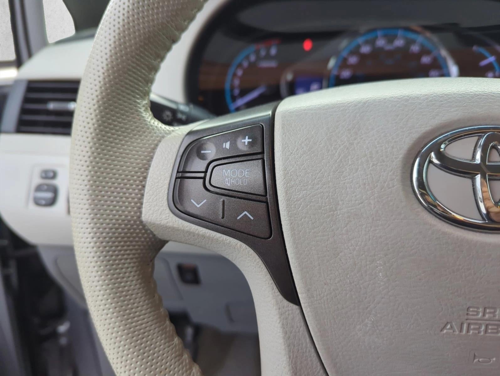 2013 Toyota Sienna 5dr 8-Pass Van V6 XLE FWD (Natl)