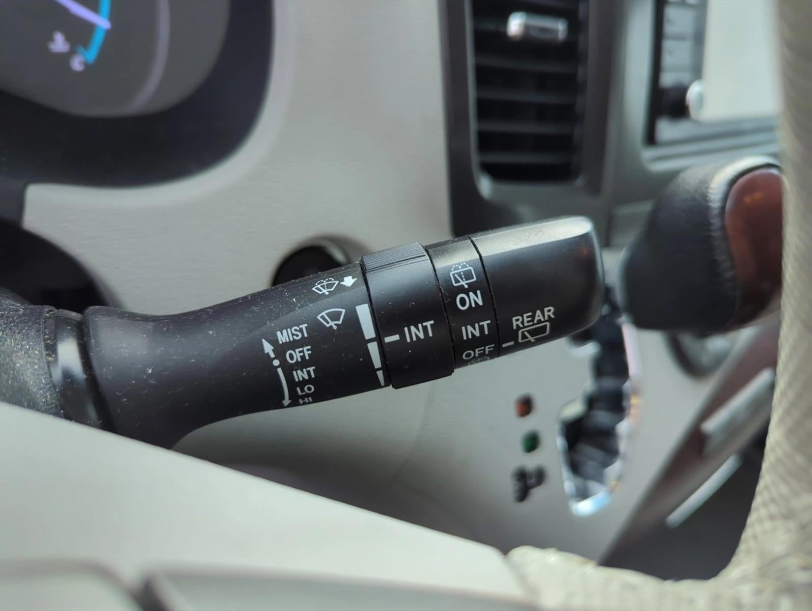 2013 Toyota Sienna 5dr 8-Pass Van V6 XLE FWD (Natl)