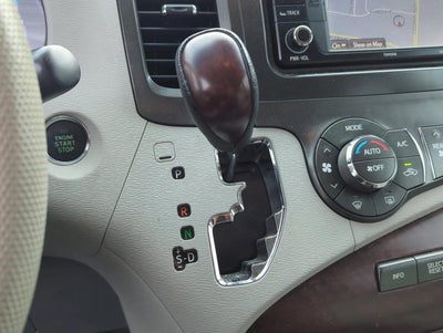 2013 Toyota Sienna 5dr 8-Pass Van V6 XLE FWD (Natl)