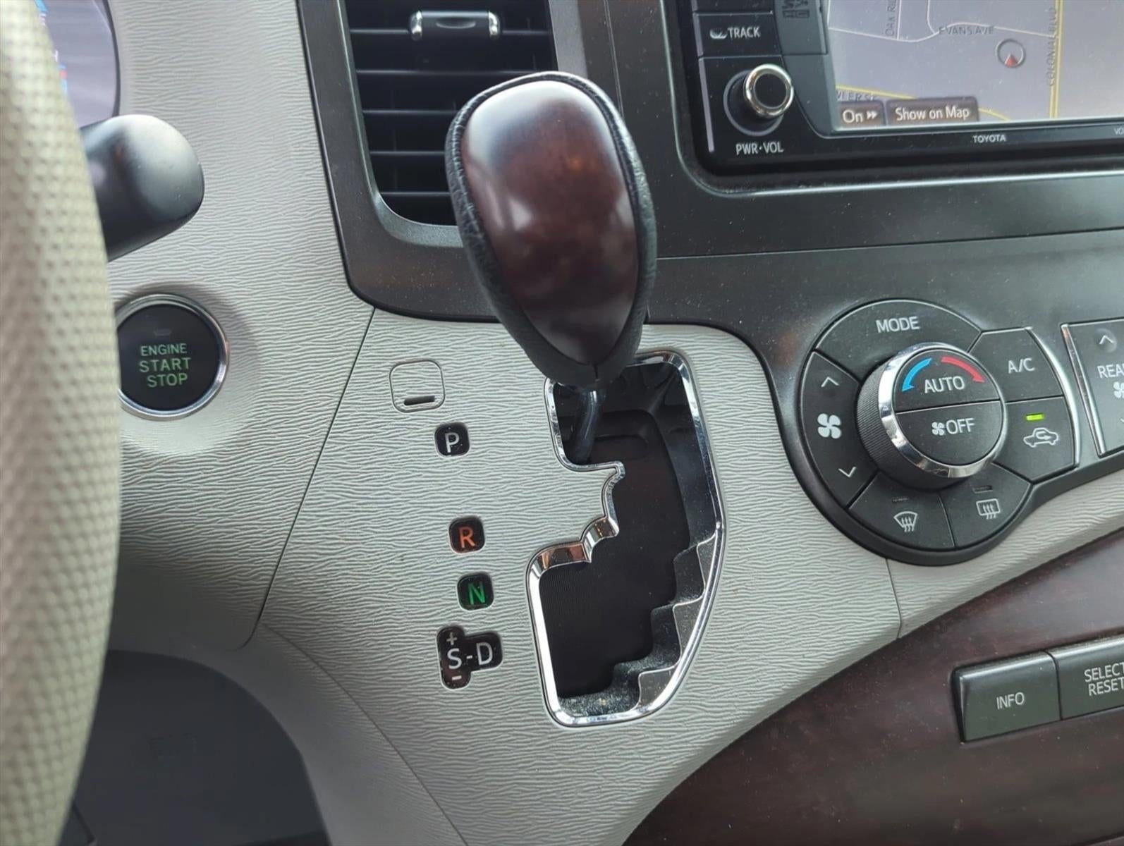 2013 Toyota Sienna 5dr 8-Pass Van V6 XLE FWD (Natl)