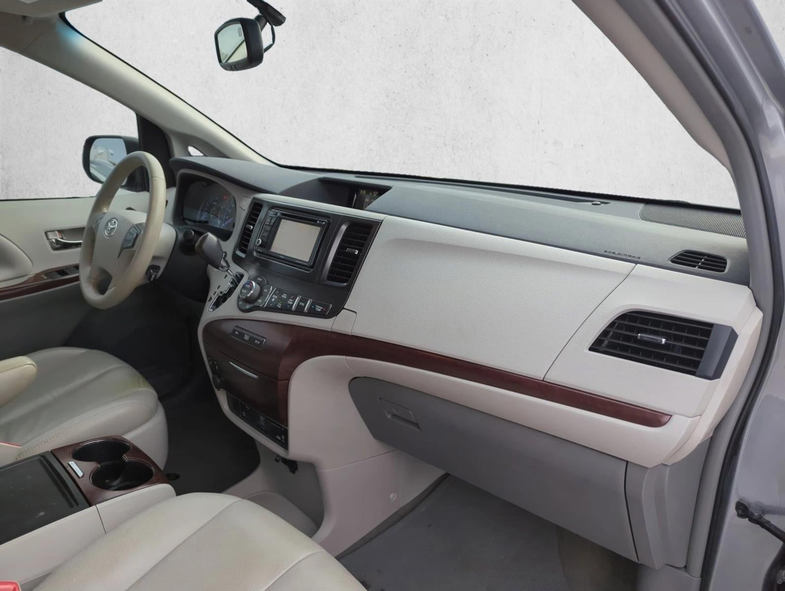 2013 Toyota Sienna 5dr 8-Pass Van V6 XLE FWD (Natl)