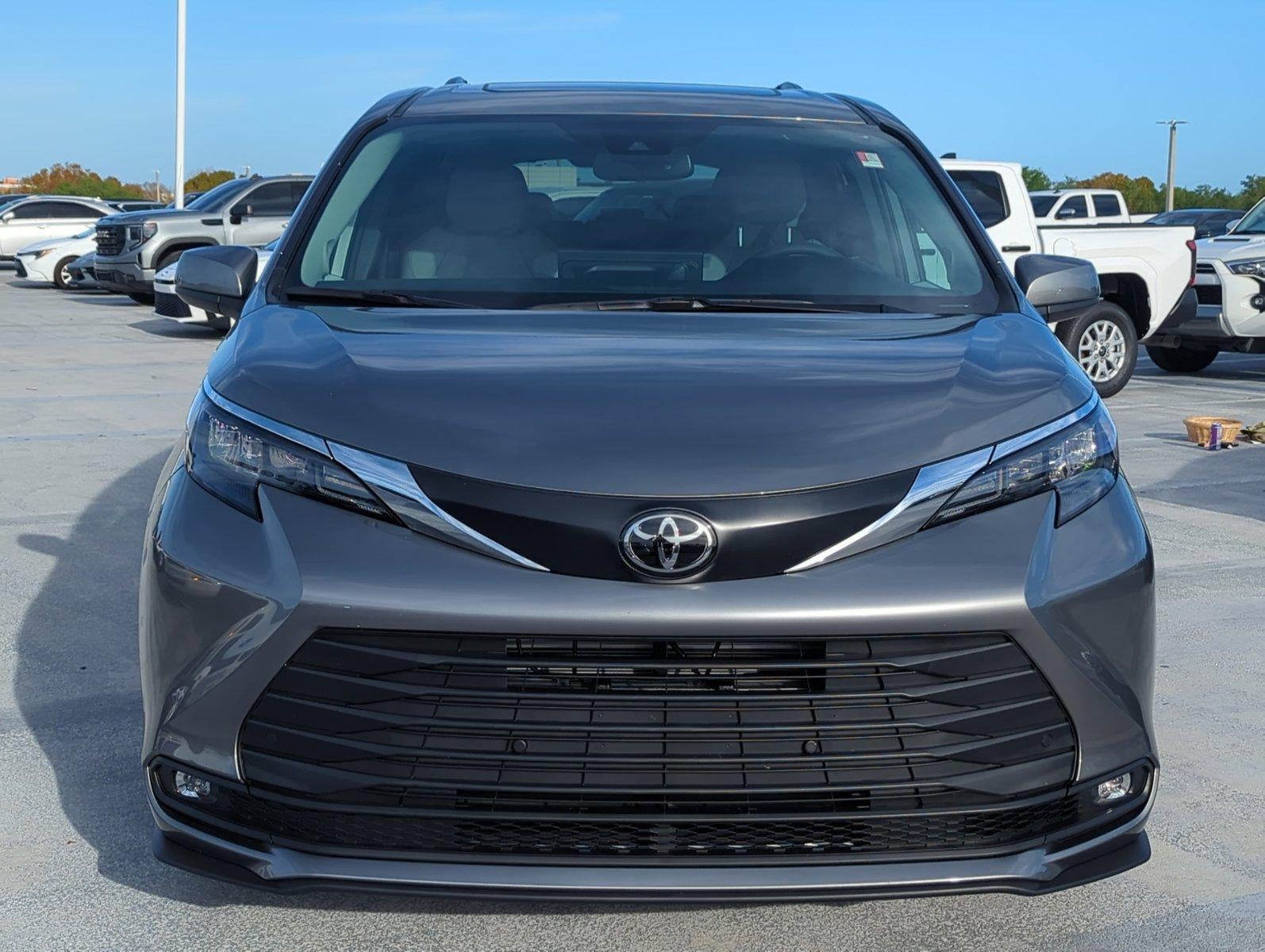 2026 Toyota Sienna XLE FWD 8-Passenger (Natl)