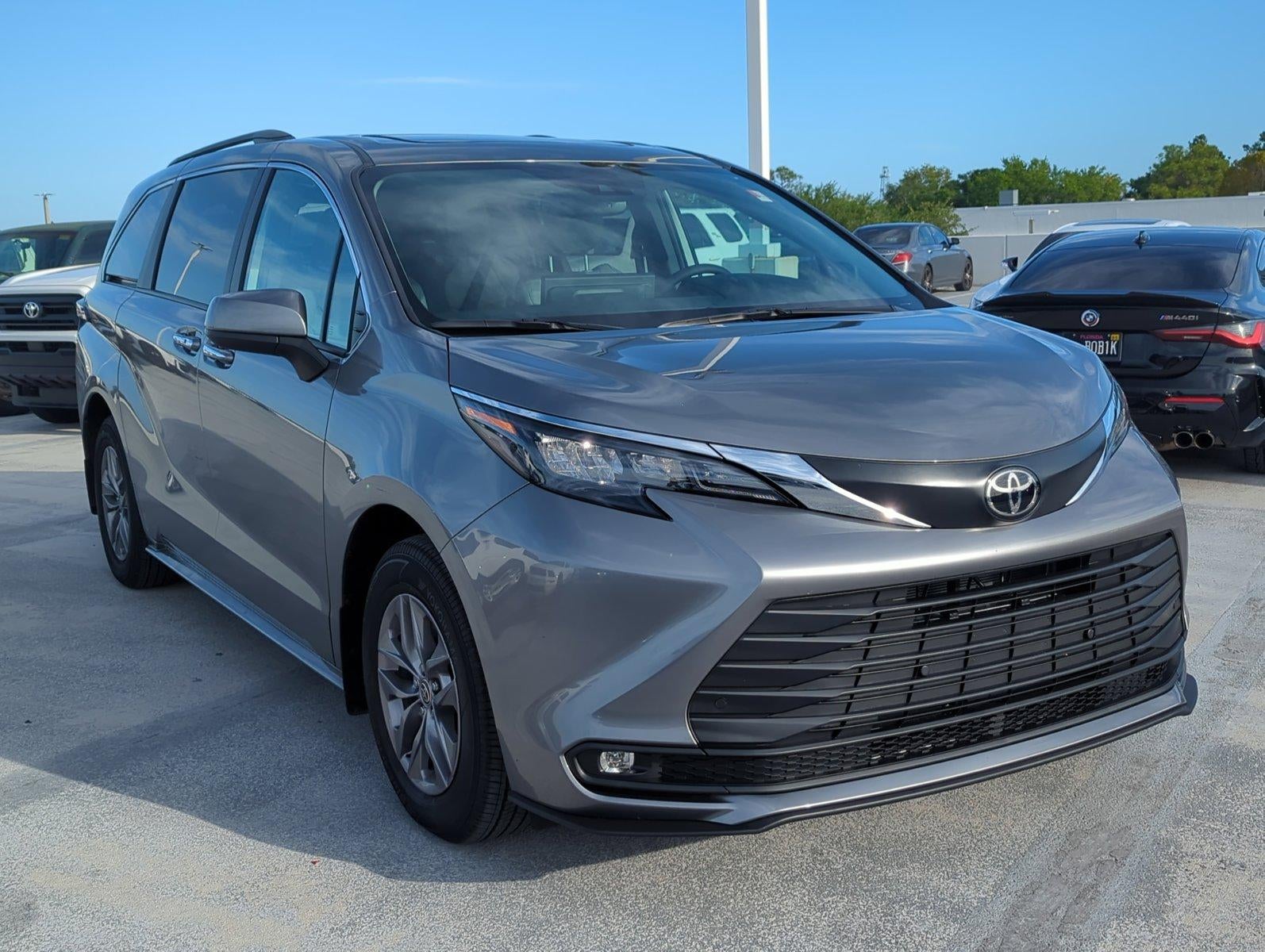 2026 Toyota Sienna XLE FWD 8-Passenger (Natl)