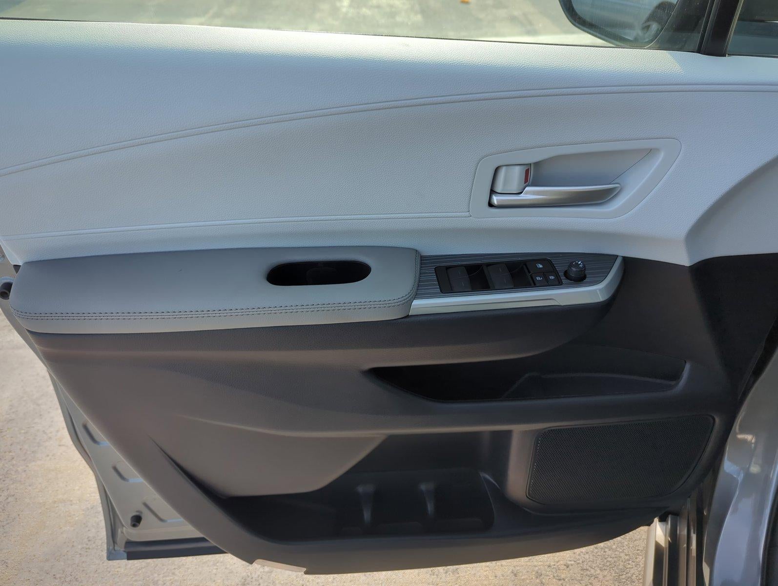 2026 Toyota Sienna XLE FWD 8-Passenger (Natl)