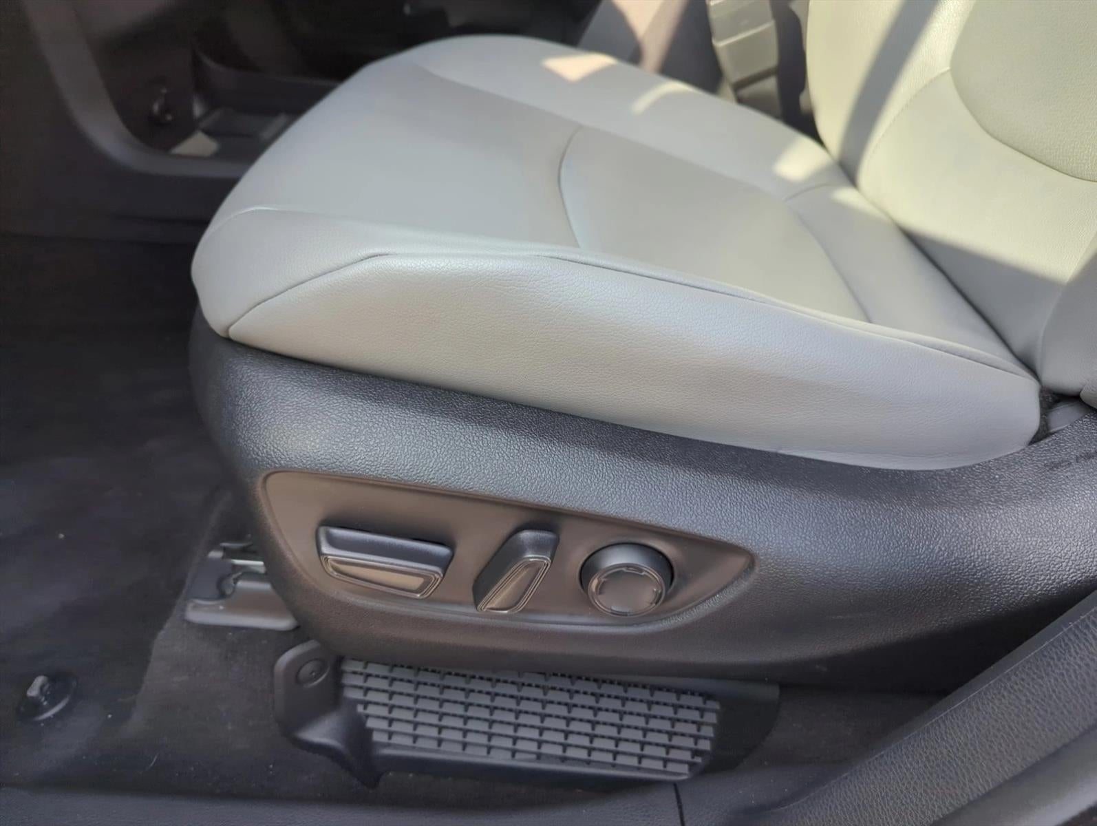 2025 Toyota Sienna XLE FWD 8-Passenger (Natl)