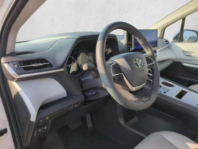 2025 Toyota Sienna XLE FWD 8-Passenger (Natl)