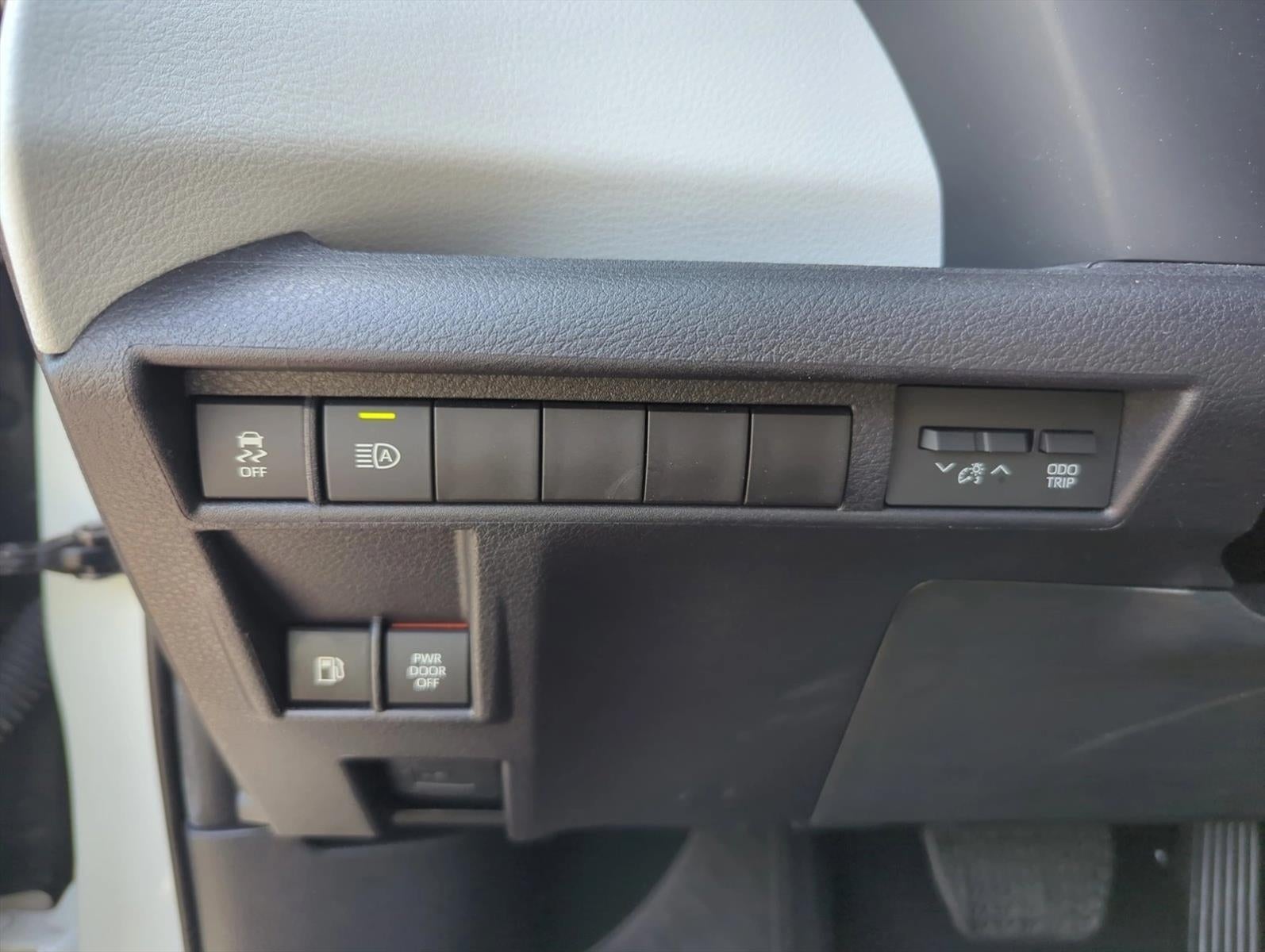 2025 Toyota Sienna XLE FWD 8-Passenger (Natl)