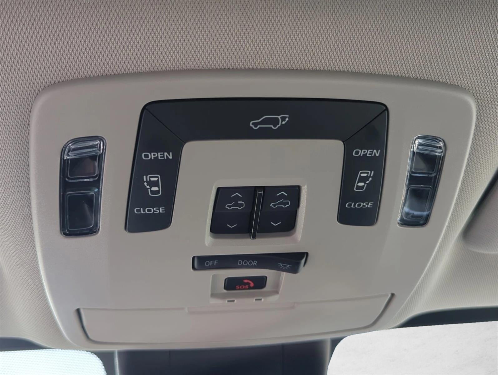 2025 Toyota Sienna XLE FWD 8-Passenger (Natl)