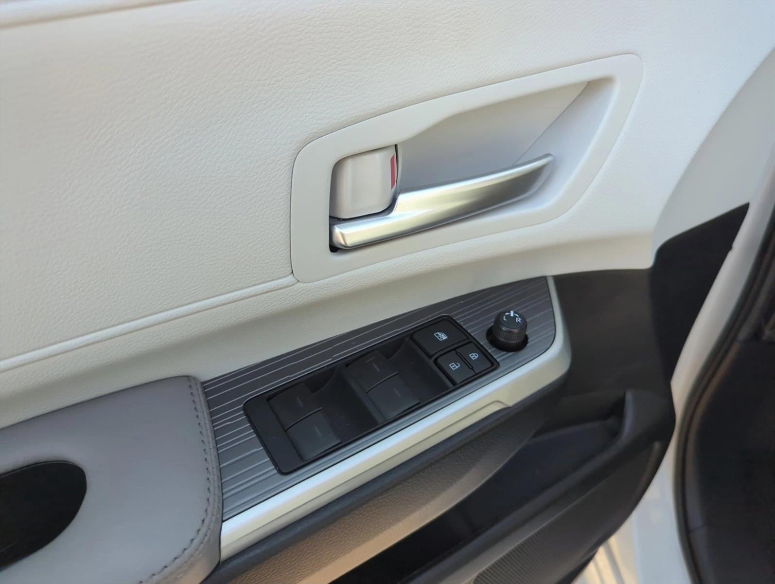 2025 Toyota Sienna XLE FWD 8-Passenger (Natl)