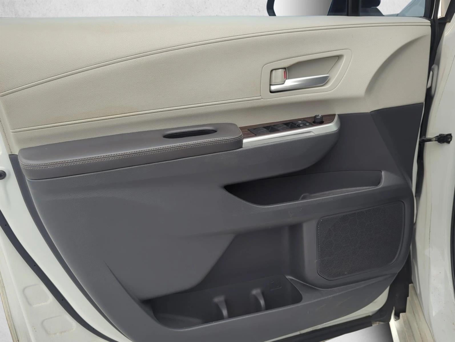 2021 Toyota Sienna XLE FWD 7-Passenger (Natl)