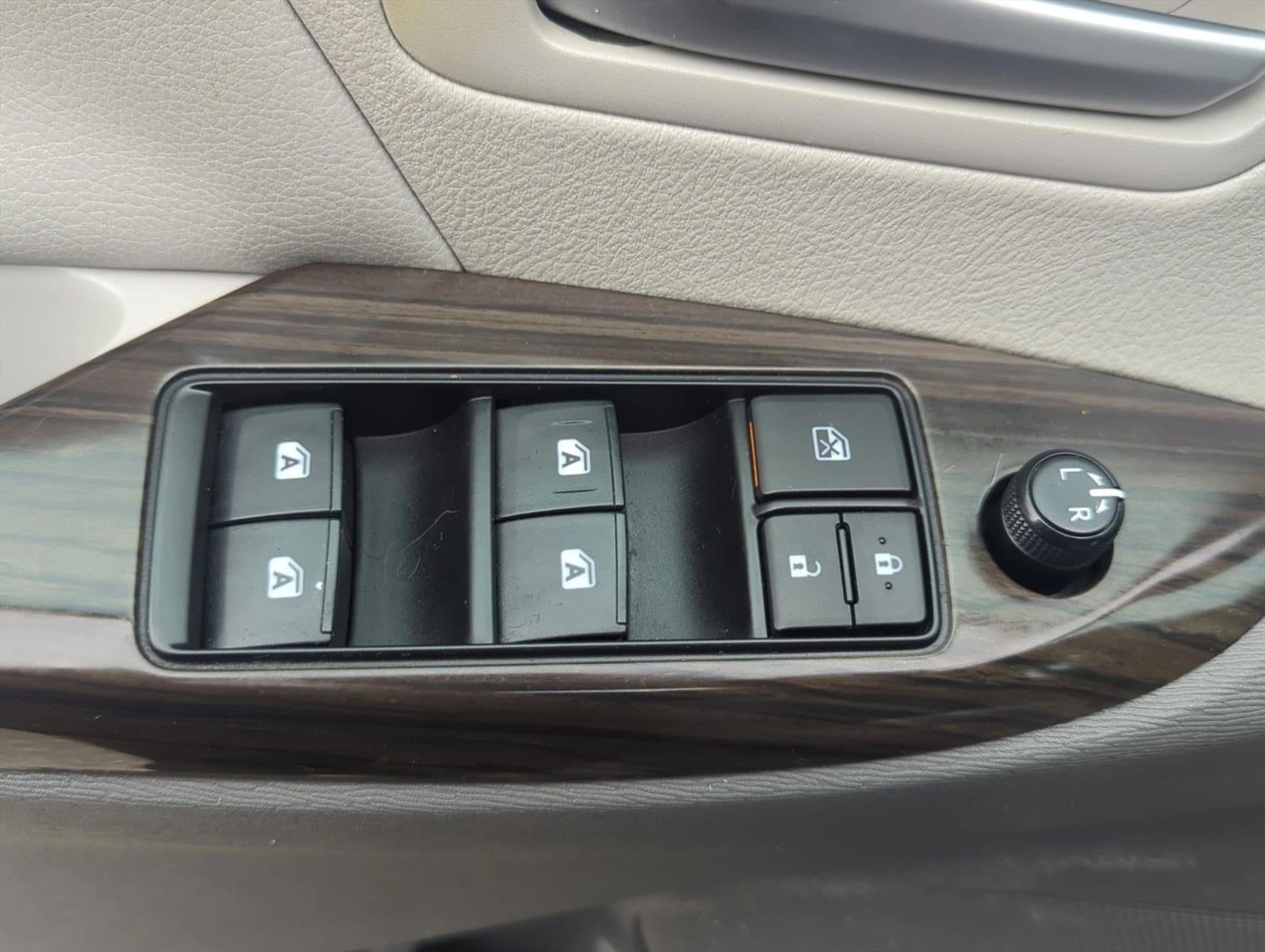 2019 Toyota Sienna XLE FWD 8-Passenger (Natl)