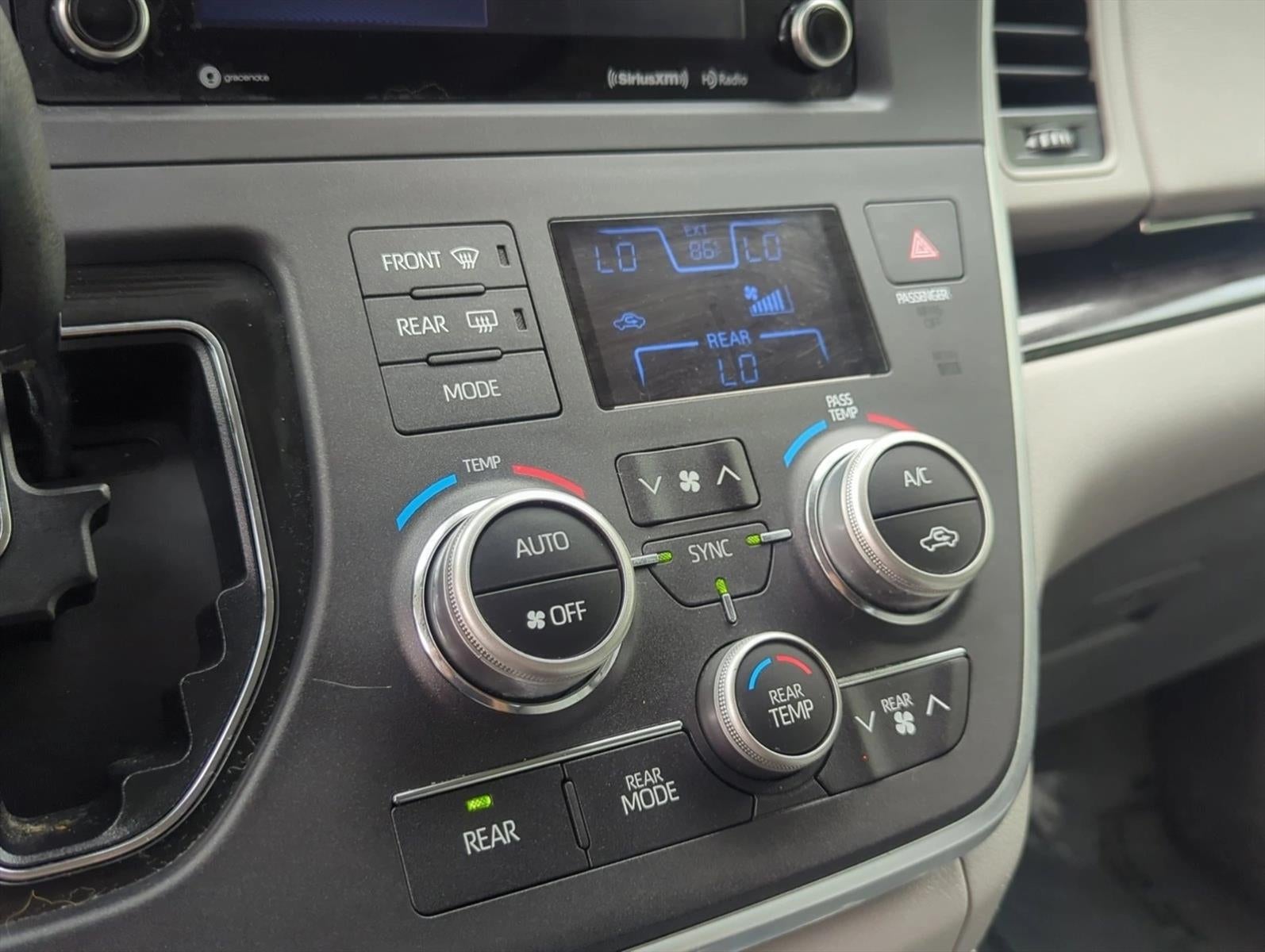2019 Toyota Sienna XLE FWD 8-Passenger (Natl)