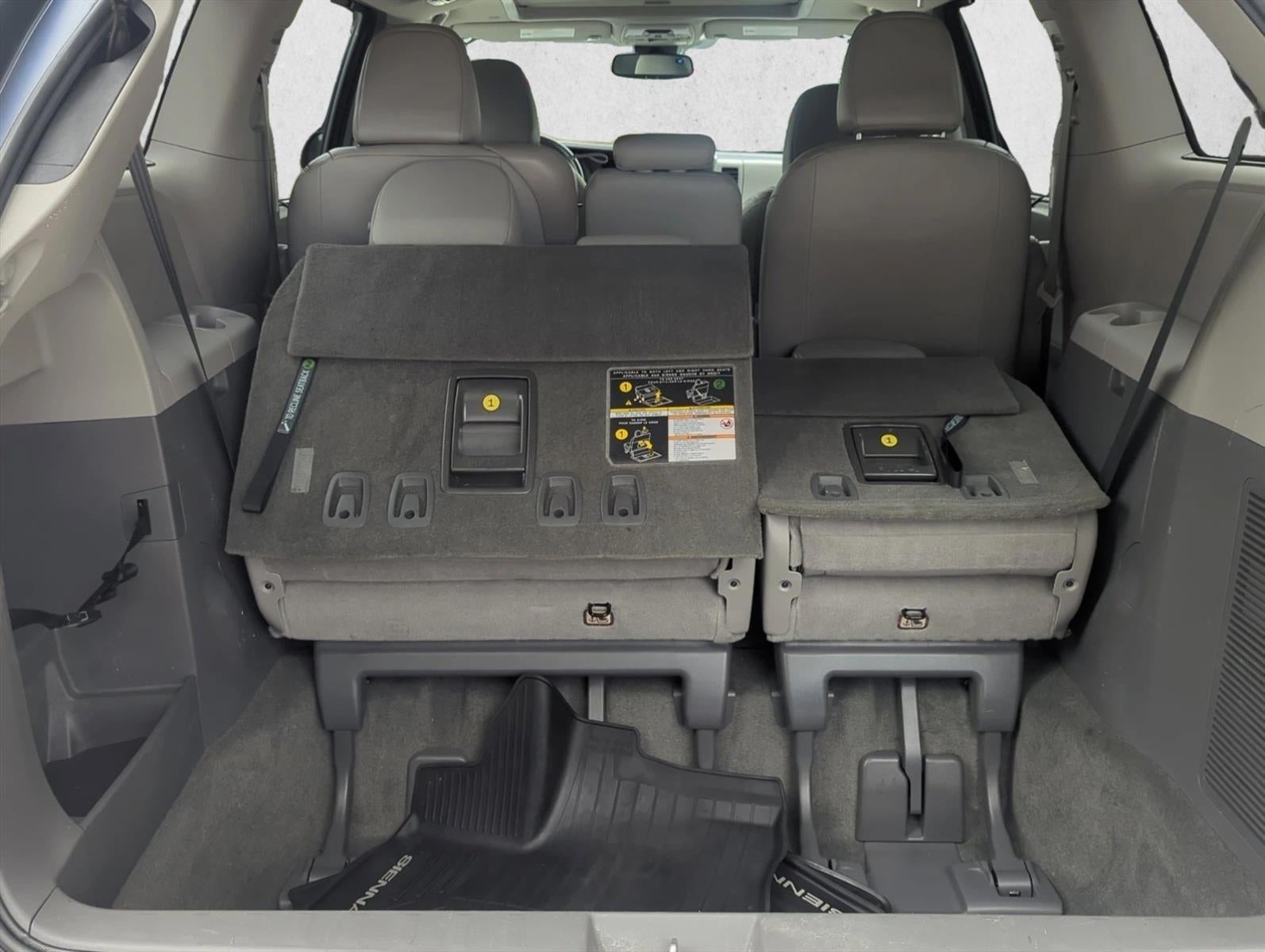 2019 Toyota Sienna XLE FWD 8-Passenger (Natl)