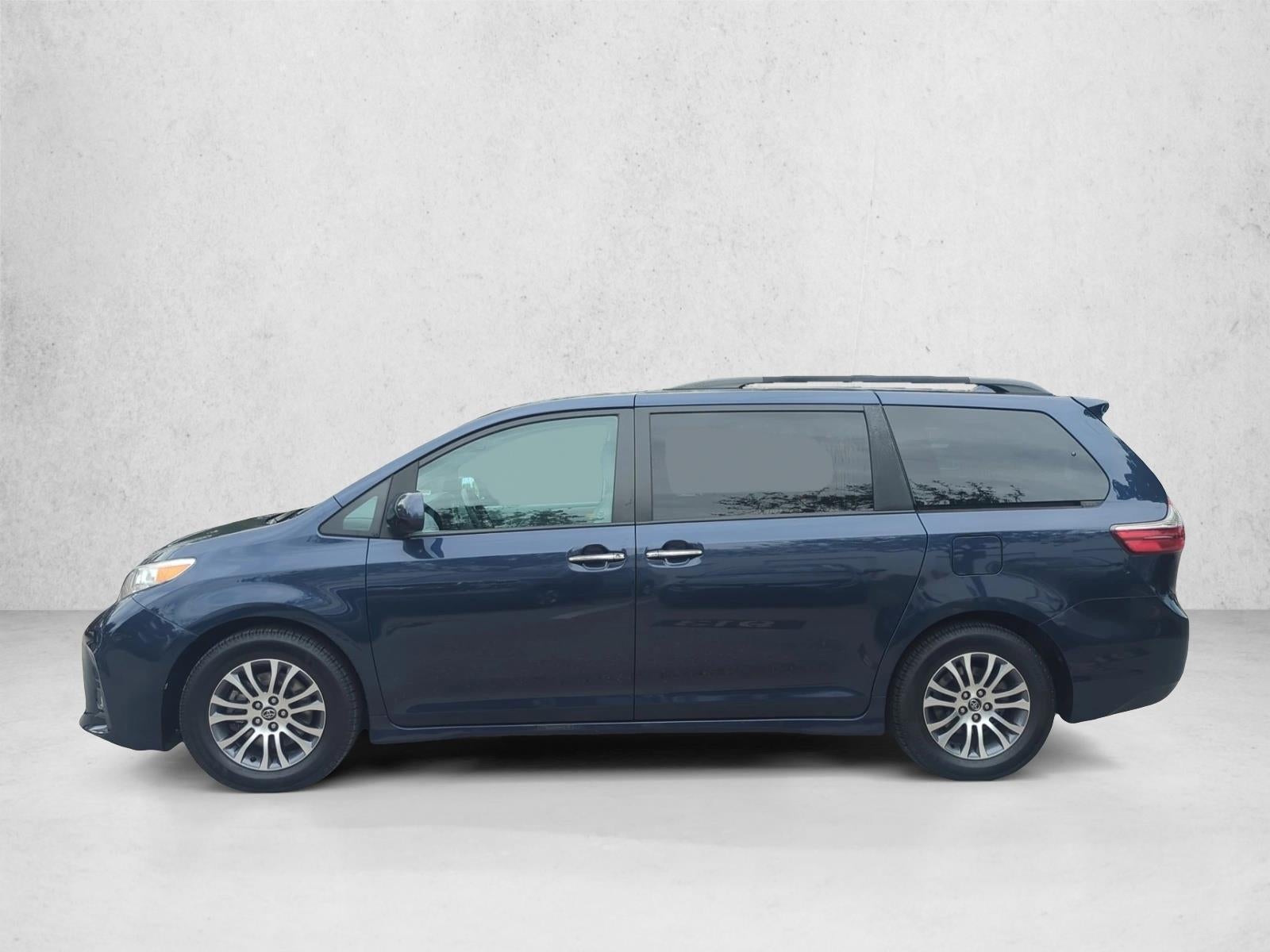 2019 Toyota Sienna XLE FWD 8-Passenger (Natl)