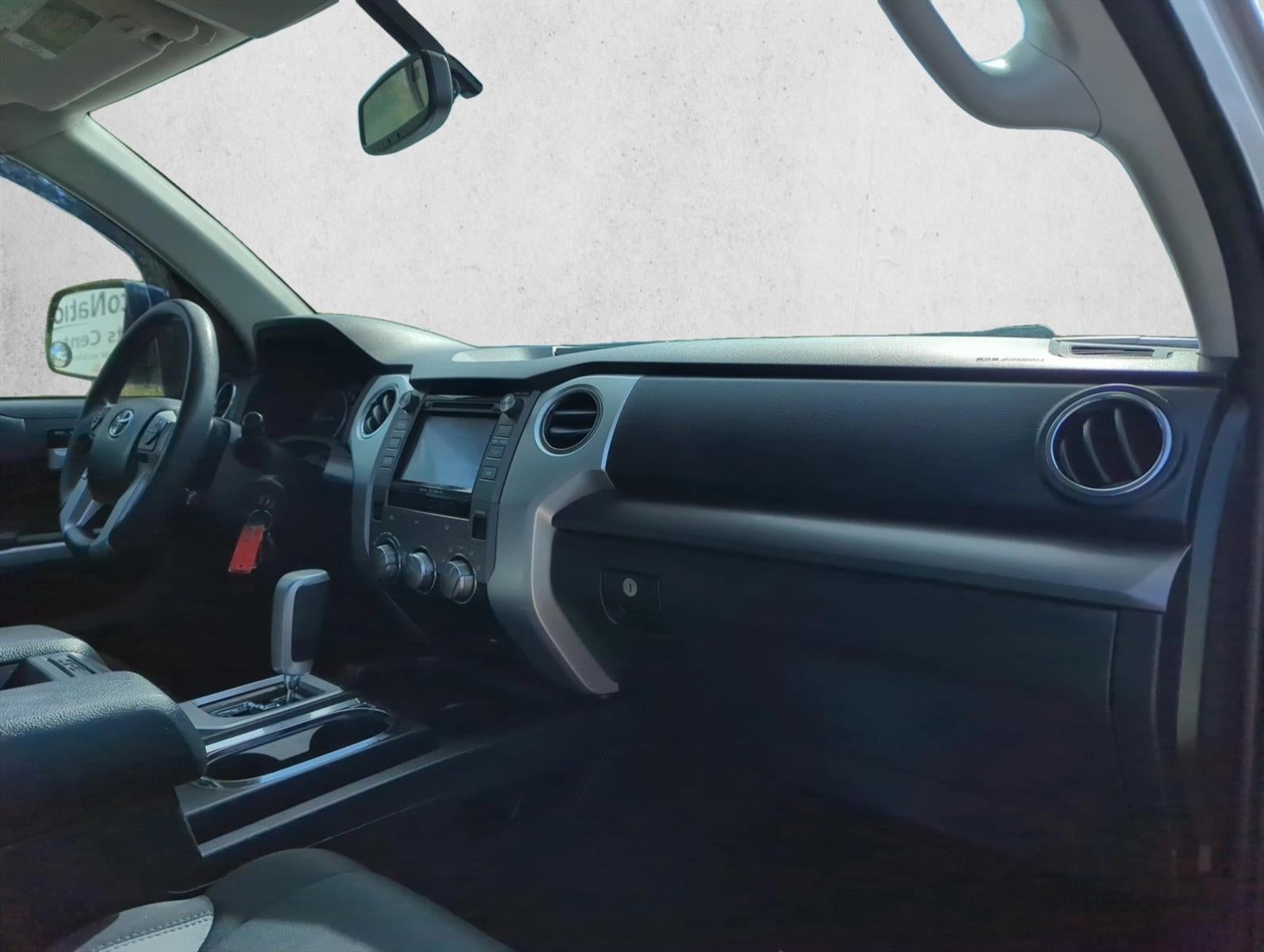 2017 Toyota Tundra 2WD 2WD SR5 CrewMax 5.5' Bed 5.7L FFV (SE)