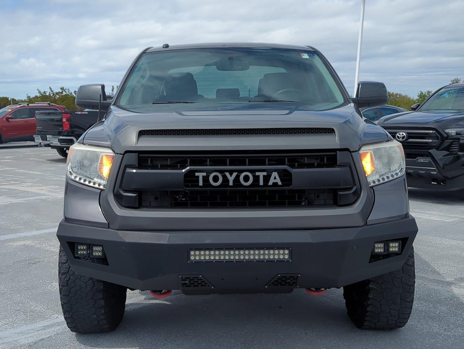 2017 Toyota Tundra 4WD 4WD Limited CrewMax 5.5' Bed 5.7L FFV (Natl)